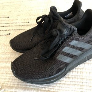 Adidas Swift Run Black